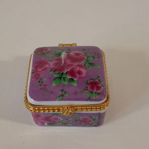 P## vintage French small porcelain pill / Trinket box