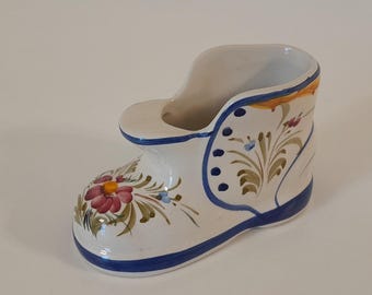Impresionante adorno/baratija vintage de porcelana francesa pintada a mano en forma de zapato.