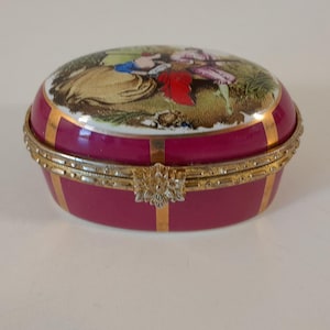 P## Collectable vintage French porcelain pill box / Trinket box / French décor