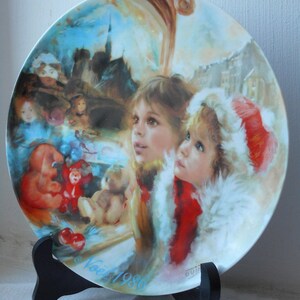Elegant vintage Limoges porcelain decorative collectable plate stamped