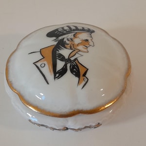 collectable vintage French Limoges porcelain lidded trinket box / jewellery box