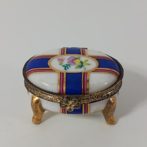 P## Collectable vintage French porcelain pill box / Trinket box / French décor