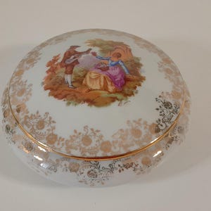 collectable vintage French Limoges porcelain lidded trinket box / jewellery box