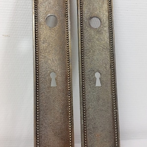 Paar Vintage französische Metall Fingerplatten / Plaketten / Türzubehör