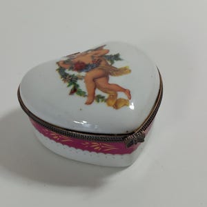 P## Collectable vintage French porcelain pill box / Trinket box / French décor