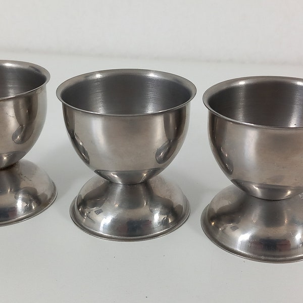 set van 3 vintage Franse roestvrijstalen eierdopjes / servies / keukengerei