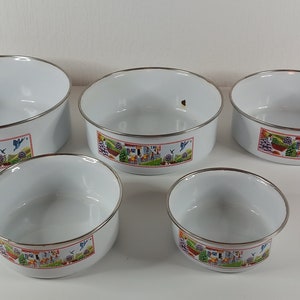p## set of 5 vintage French enamelled kitchen bowls / kitchenware