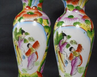 pair of stunning vintage Japanese / Asian hand painted vases / ornaments
