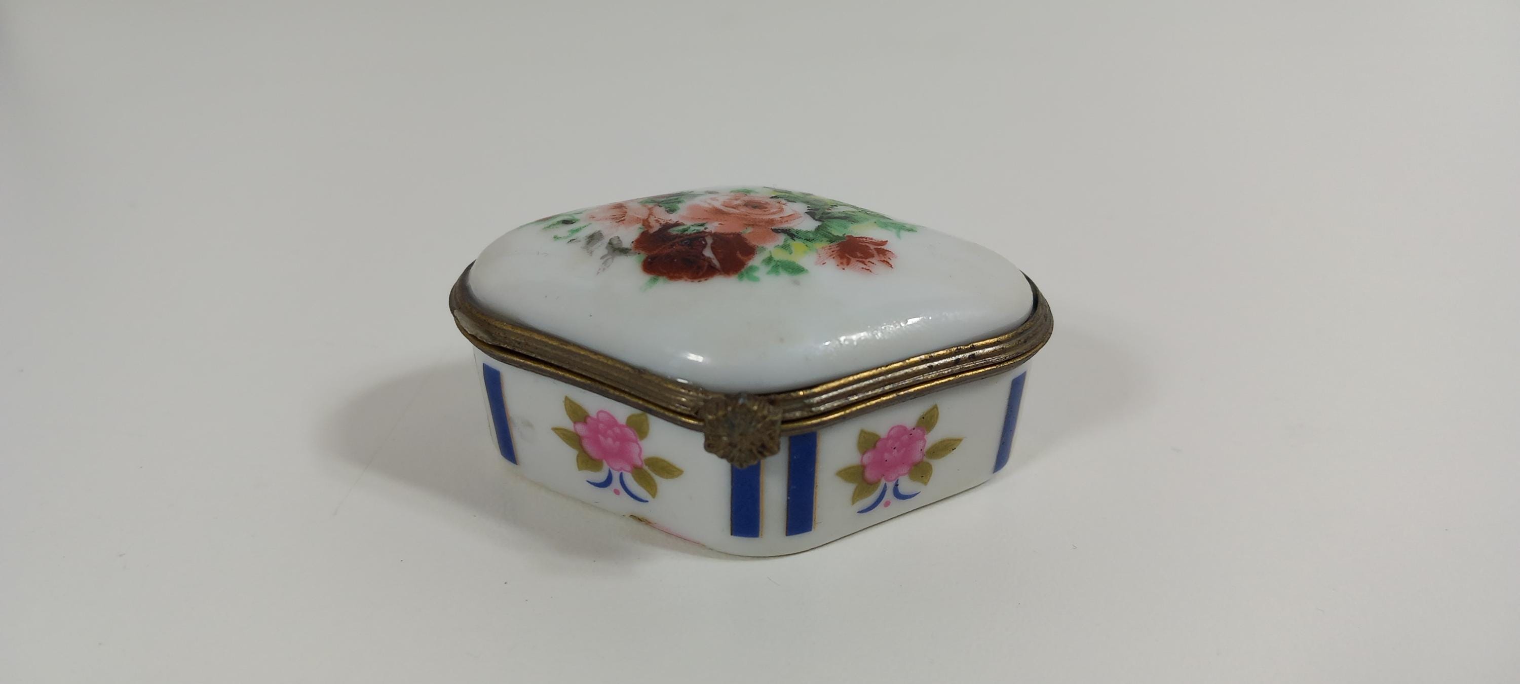 P## 収集価値のあるヴィンテージのフランス型のピルボックス/小物入れ