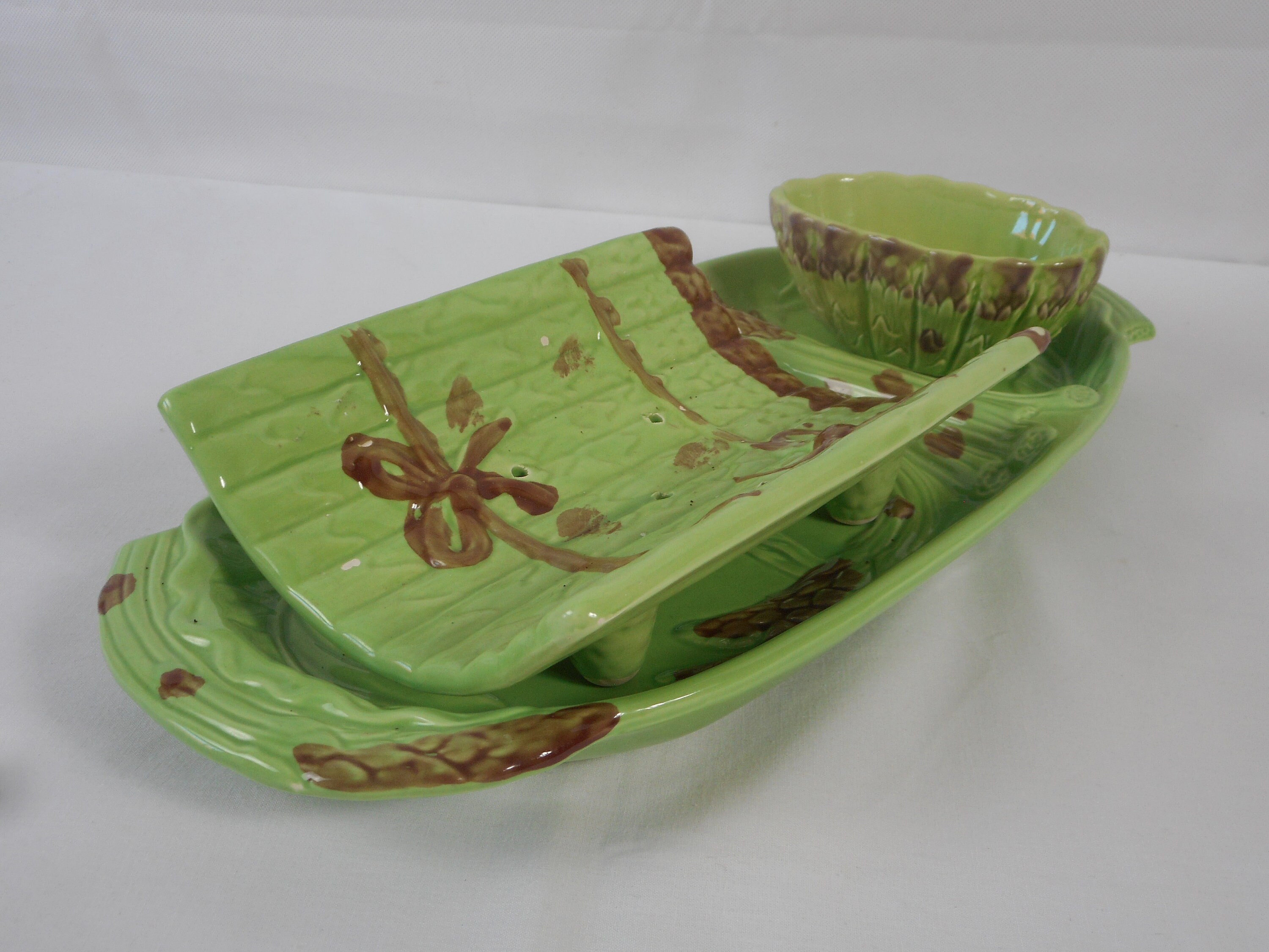 Superbe Antiquité Rare Français Barbotine Peinte à La Main et Faite Majolica Asperges Ensemble de Se