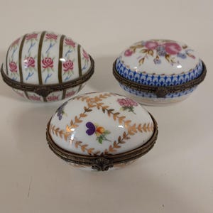 P## Lot of 3 vintage French porcelain decorative Pill boxes  / Trinket Boxes / Ornaments