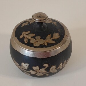 collectable Vintage French lidded Trinket box / Jewellery box  / French décor