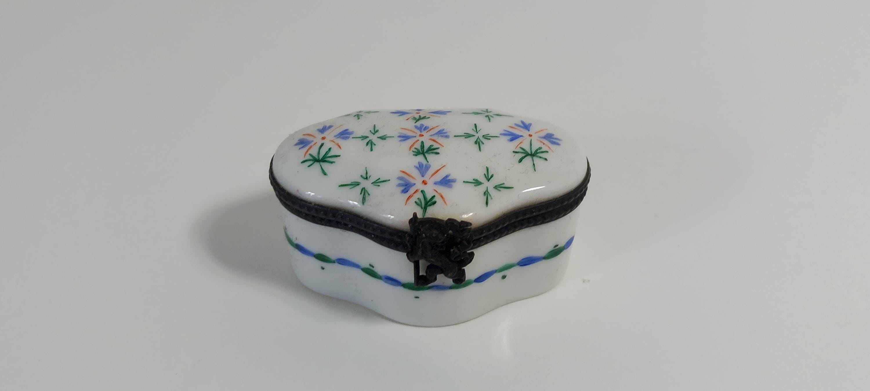 Limoges 小物入れ ケーキデザイン 陶器製スプーン 付け替えれ 金属製