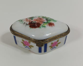 P## Collectable vintage French shaped pill box / trinket box / ornament