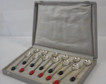 set of 12 vintage boxed silver plated metal spoons / tea spoons