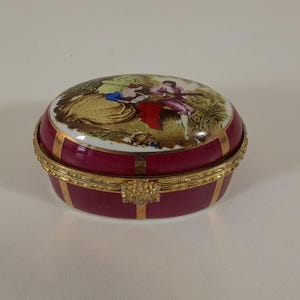 P## Collectable vintage French porcelain pill box / Trinket box / French décor
