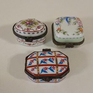 P## Lot of 3 vintage French porcelain decorative Pill boxes  / Trinket Boxes / Ornaments