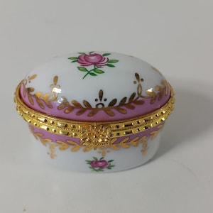 P## Collectable vintage French porcelain pill box / Trinket box / French décor