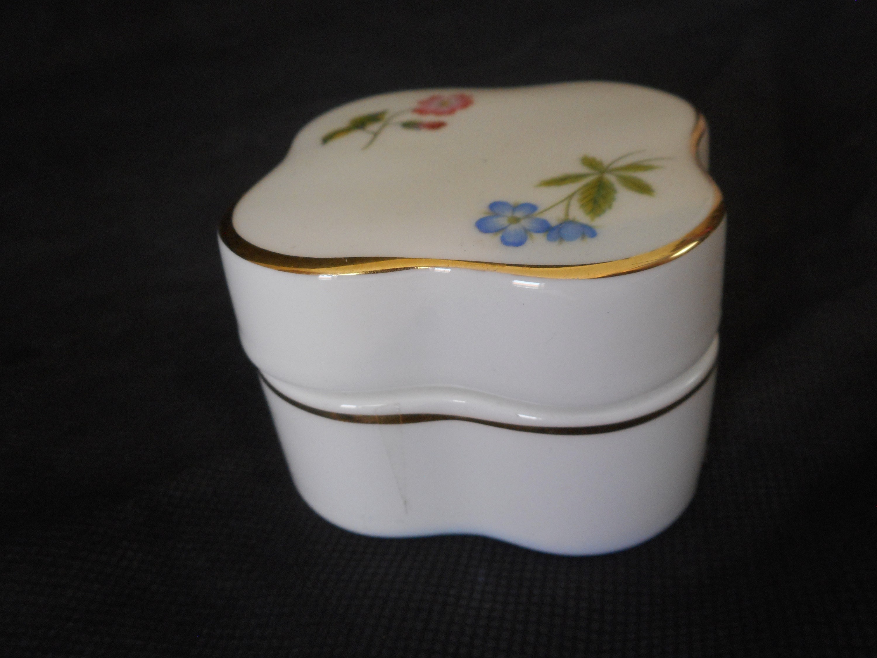 collectable vintage English Royal Kent porcelain lidded trinket box jewellery box