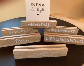 Kartenhalter beschriftet, Kartenhalter Holz, Kartenleiste, Postkartenständer, Fotohalter, Tischdeko, Bilderleiste