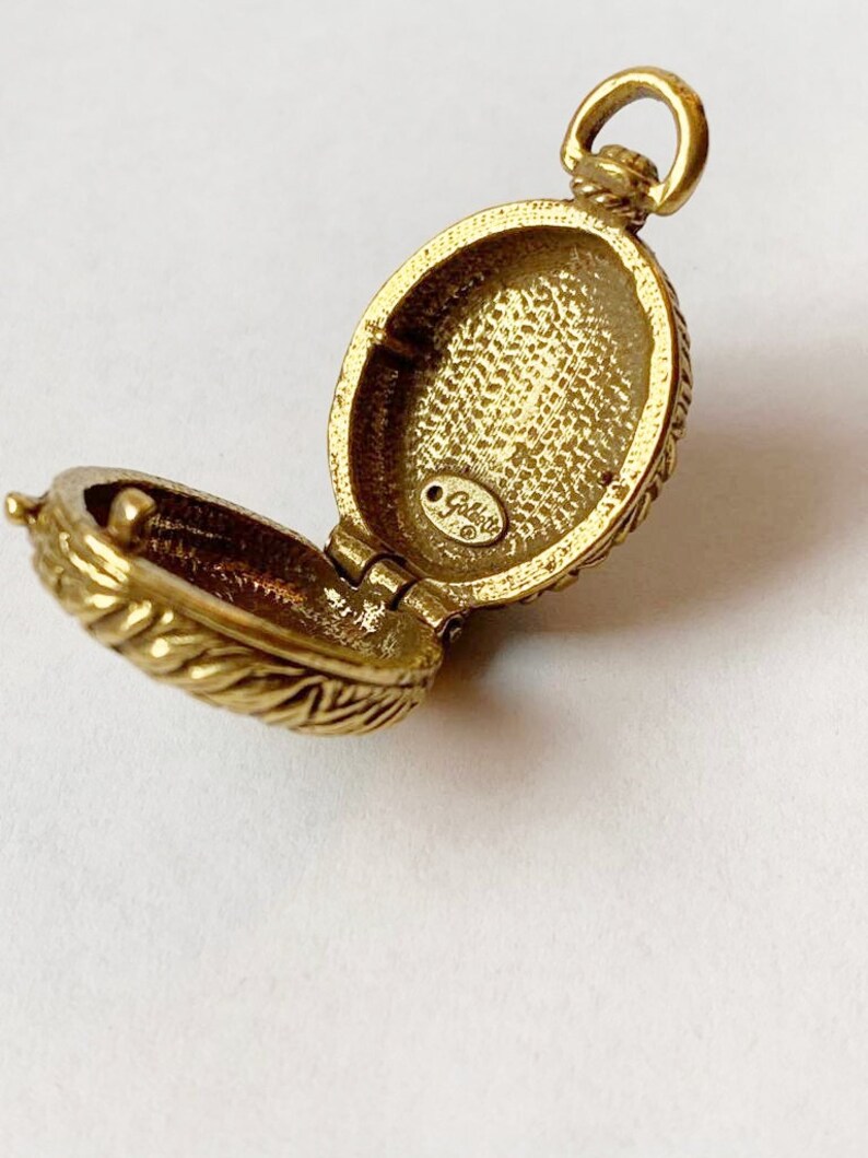 Beautiful Vintage Oval Gold Filled Locket with Fluted Floral Engravings