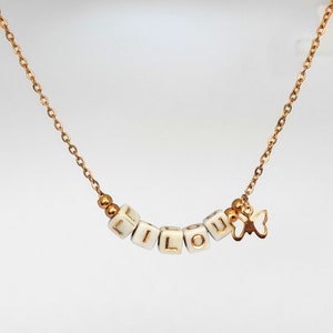 collar de cadena de acero inoxidable nombre personalizable en letras doradas para niña niña
