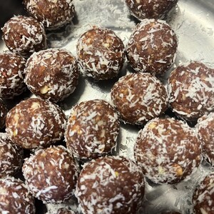 Dates favors with and without nuts for Ramadan. Item total 30.