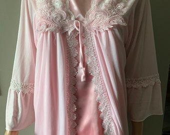 Three pcs. Baby pink bridal nightgown in silk with lace.#99