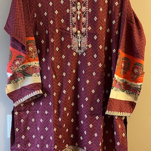 Khaadi embroidered kurti in reddish maroon. M-l
