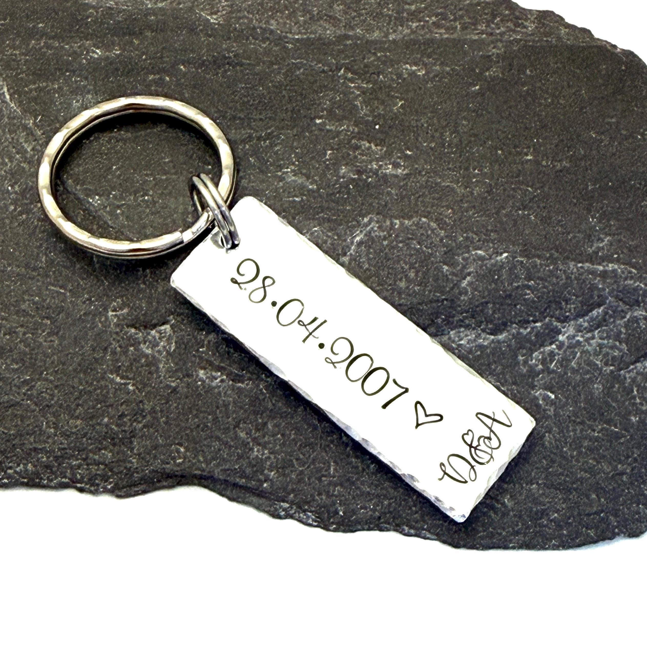 KeyANNIVERSARY　PR+ Special Date Keyring, Valentines Present for Boyfriend