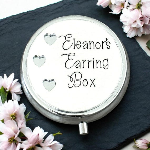 204 hearts don't lie — a personalised travel earring box for teens/daughters is a genuinely thoughtful, practical gift that feels custom rather than generic.