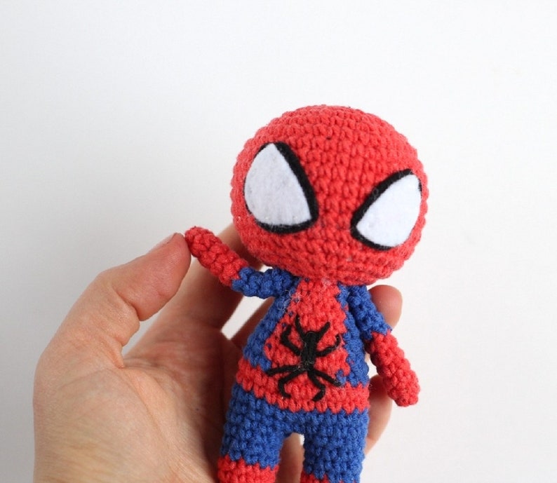 человек паук вязать. вязаный человек паук. паук гордон амигуруми. амигуруми герои марвел. игрушка человек-паук маска человека-паука spider-man f0234.