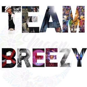 Könnte beinhalten: Ein weißes Grafikdesign mit den Worten "TEAM BREEZY" in großen, stilisierten Buchstaben. Die Buchstaben sind mit Bildern eines Musikers gefüllt. Der Hintergrund ist weiß mit einem floralen Design.