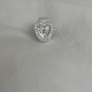 Working white heart square clock ring