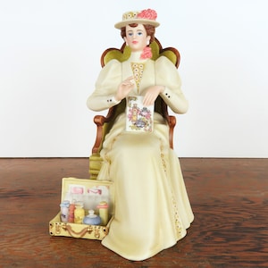 Porcelain figurine, Avon Mrs. Albee Award 2011 / 2012, Vintage Avon, President's Club Award