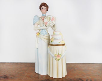 Porcelain figurine, Avon Mrs. Albee Award 2007 / 2008, Vintage Avon, President's Club Award