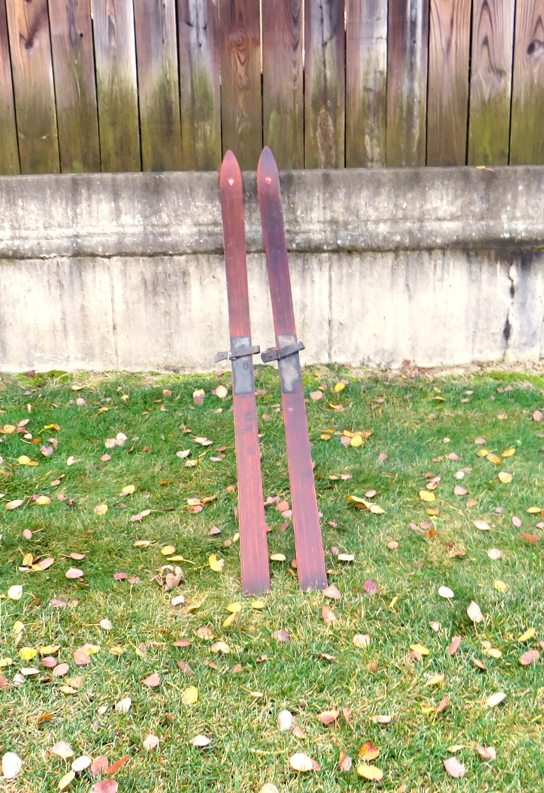 Old Snow Skis / Beautiful Old Wood Skis / 82 Skimeister Skis / Cabin