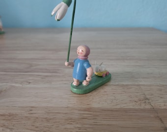 Erzgebirge Wendt & Kühn Girl With A Snowdrop Flower Pulling A Bunny Figurine