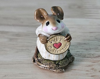 Wee Forest Folk Collector's Piece Figurine – WFF EV-1998 (Original Box)