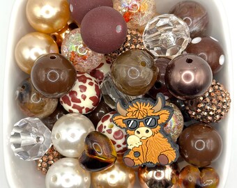 DIY Staying Cool Highland Cow Bead Mix | Earth toned colors |  Bead Soup  | Gold O Ring  | DIY Keychains