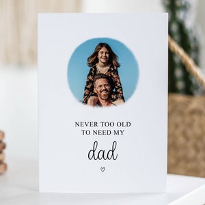 Nie zu alt, um meinen Vater zu brauchen, Geburtstagskarte, personalisierte Fotokarte, Juni Geburtstagsgeschenk, benutzerdefinierte Vaterfotokarte