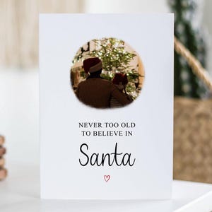 Nie zu alt, um an Santa zu glauben, Weihnachtsfotokarte, frohe Weihnachten, personalisierte Karte, für Tochter, Sohn, Kinderweihnachtsgeschenk, kundenspezifische Karte