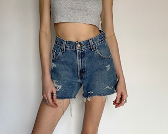 Vintage Highwaisted LEVI Shorts - Lavado Medio (2)