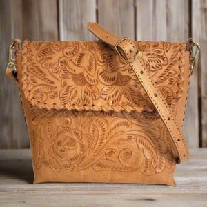Hand Tooled Leather Shoulder Bag: Western Style Purse