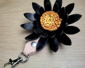 Handmade Leather Sunflower Keychain – Floral Bag Charm with Metal Ring – Gift for Women