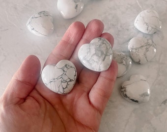 Mini Howlite Heart Crystal: Healing Stone Decor (30-35mm)