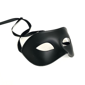 Black Masquerade Mask: Lightweight Plastic Party Mask