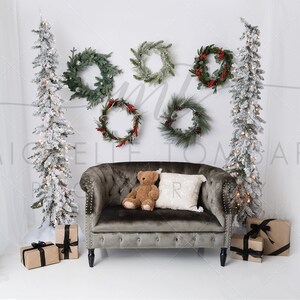 Christmas wreath HORIZONTAL Simple White Studio &gt; digital backdrop for photography composite &gt; family couch Christmas minimalist card