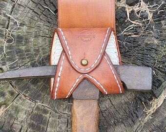 Funda de cuero hecha a mano para púa de roca Rockhound. (Bookers Leather)