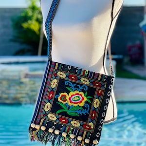 Cambaya Embroidery Crossbody Bag